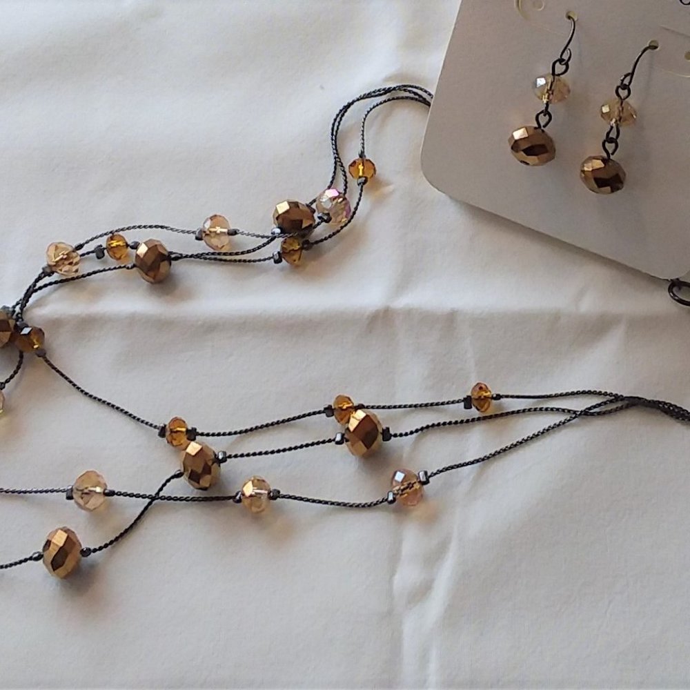 Necklace and earring set
